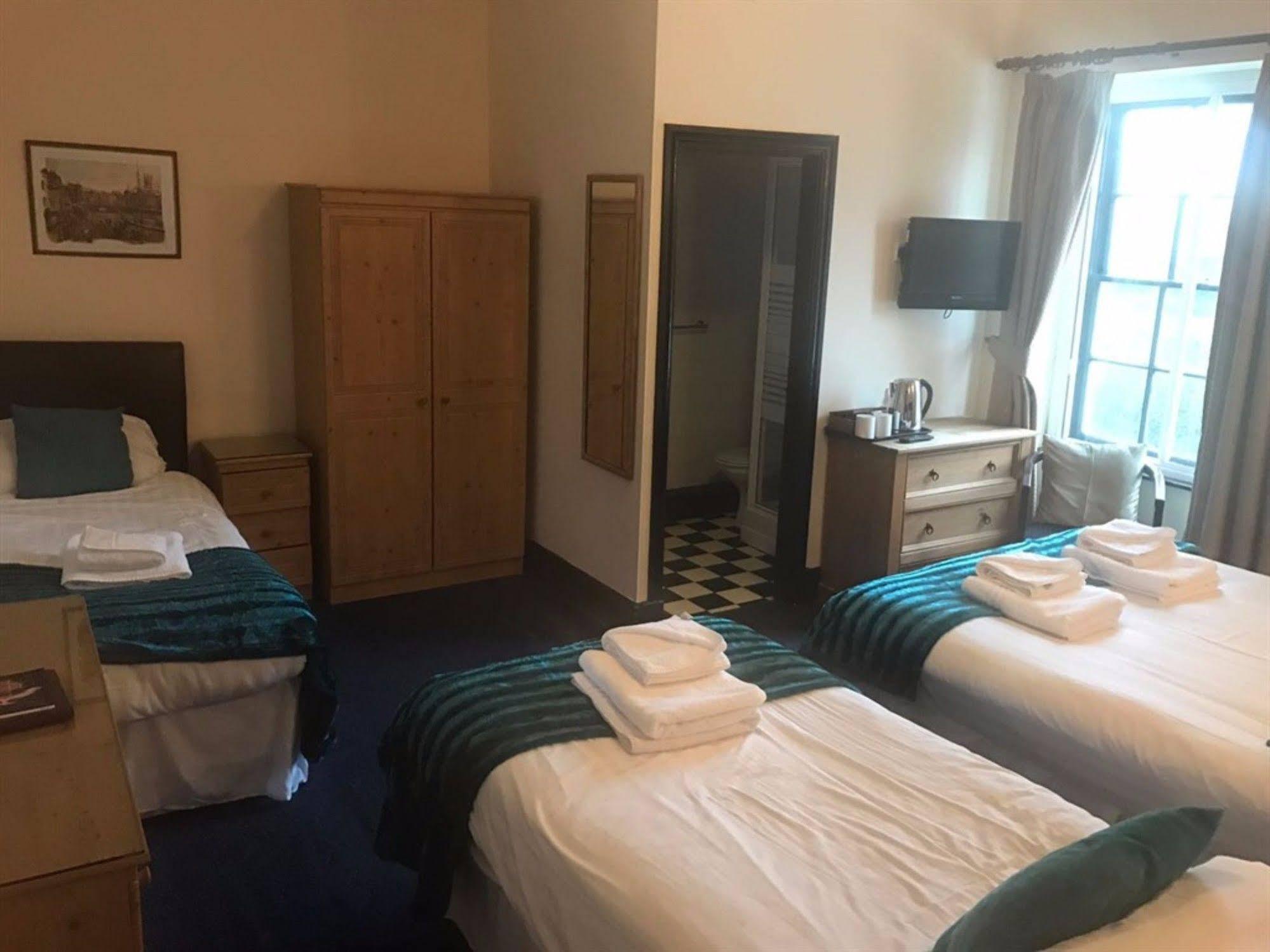 The County Hotel Гейверфордвест Екстер'єр фото